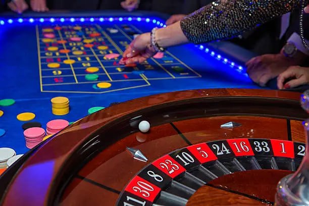 cafeqq login Domino QQ betting interface showing stake adjustment and chat panel